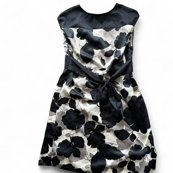 Vintage Y2K Mossimo | Black White Floral, Babydoll V-neck & tie back detail | M - Picture 6 of 8